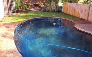 6 Bedroom House For Sale in Gochas
