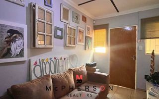 7 Bedroom House For Sale in Hochlandpark, Windhoek