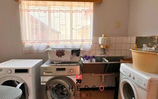 7 Bedroom House For Sale in Hochlandpark, Windhoek