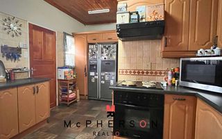 7 Bedroom House For Sale in Hochlandpark, Windhoek