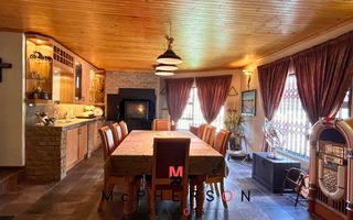 7 Bedroom House For Sale in Hochlandpark, Windhoek