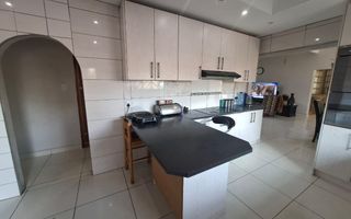 3 Bedroom House For Sale in Academia