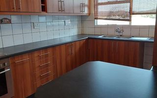 3 Bedroom Apartment/Penthouse For Sale in Pioneerspark, Wind...