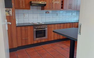 3 Bedroom Apartment/Penthouse For Sale in Pioneerspark, Wind...