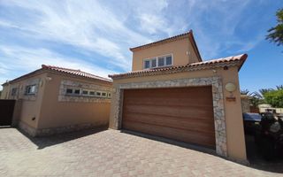 2 Bedroom House For Sale in ROSSMUND GOLF RESORT