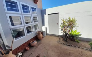 3 Bedroom Apartment/Penthouse For Sale in Vineta