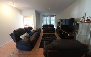 3 Bedroom Apartment/Penthouse For Sale in Vineta