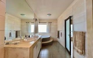 4 Bedroom House For Sale in Mile 4