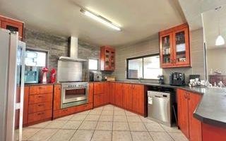 4 Bedroom House For Sale in Mile 4