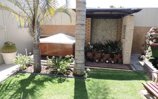 4 Bedroom House For Sale in Vogelstrand