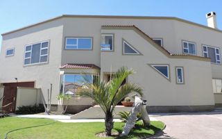 4 Bedroom House For Sale in Vogelstrand