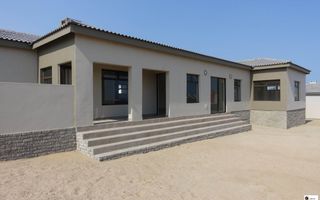 3 Bedroom House For Sale in Mile 4 Ext 1