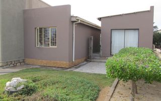 4 Bedroom House For Sale in Vineta