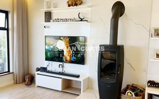 3 Bedroom House For Sale in Long Beach