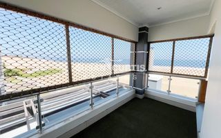 3 Bedroom House For Sale in Long Beach