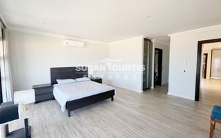 3 Bedroom House For Sale in Long Beach