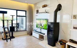 3 Bedroom House For Sale in Long Beach