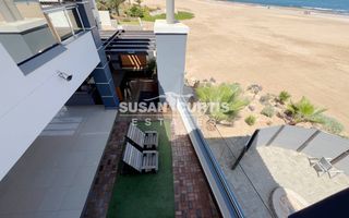 3 Bedroom House For Sale in Long Beach