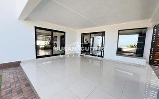 3 Bedroom House For Sale in Long Beach