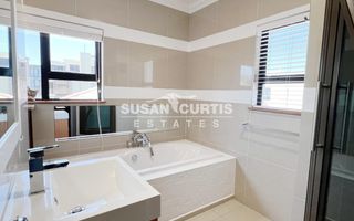 3 Bedroom House For Sale in Long Beach