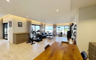 3 Bedroom House For Sale in Long Beach