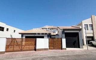 3 Bedroom House For Sale in Long Beach