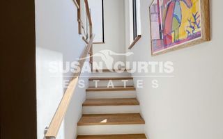 3 Bedroom House For Sale in Long Beach