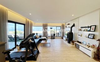 3 Bedroom House For Sale in Long Beach