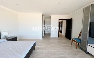 3 Bedroom House For Sale in Long Beach