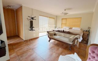 3 Bedroom Townhouse For Sale in Long Beach