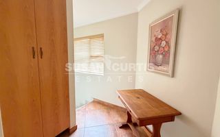 3 Bedroom Townhouse For Sale in Long Beach