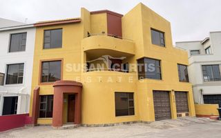 3 Bedroom Townhouse For Sale in Long Beach