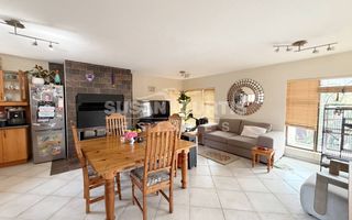 3 Bedroom Townhouse For Sale in Long Beach