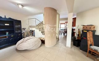 3 Bedroom Townhouse For Sale in Long Beach