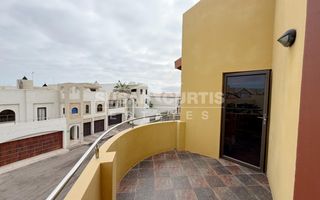 3 Bedroom Townhouse For Sale in Long Beach