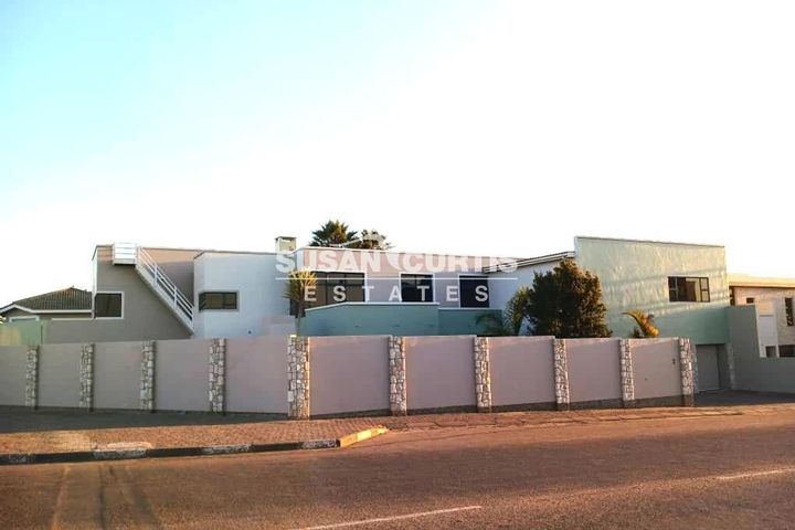 5 Bedroom House For Sale in Ocean View, Swakopmund