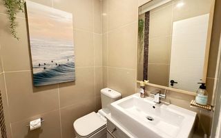 4 Bedroom Townhouse For Sale in Long Beach