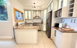 4 Bedroom Townhouse For Sale in Long Beach