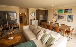 4 Bedroom Townhouse For Sale in Long Beach