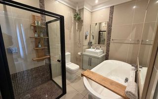 4 Bedroom Townhouse For Sale in Long Beach
