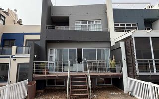 4 Bedroom Townhouse For Sale in Long Beach