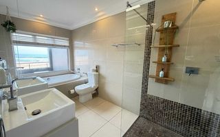 4 Bedroom Townhouse For Sale in Long Beach