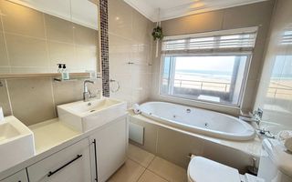 4 Bedroom Townhouse For Sale in Long Beach