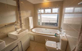 4 Bedroom Townhouse For Sale in Long Beach
