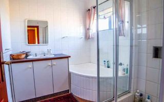 5 Bedroom House For Sale in Meersig