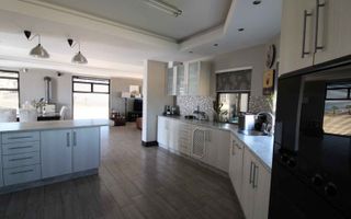 5 Bedroom House For Sale in Afrodite Beach