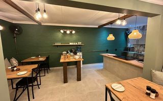 8 Bedroom House For Sale in Lagoon