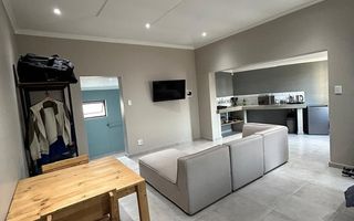 8 Bedroom House For Sale in Lagoon