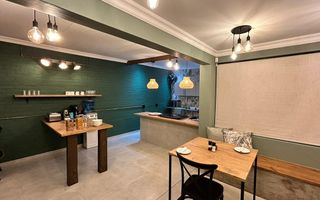 8 Bedroom House For Sale in Lagoon