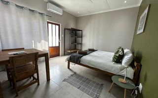 8 Bedroom House For Sale in Lagoon